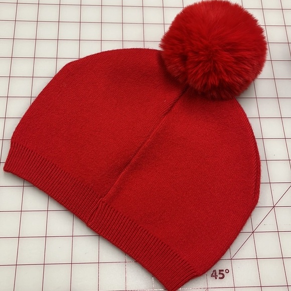PIA ROSSINI NWT Silver Stud Faux Fur Red Pompom Ribbed Knit Fall/Winter Beanie - Picture 8 of 8